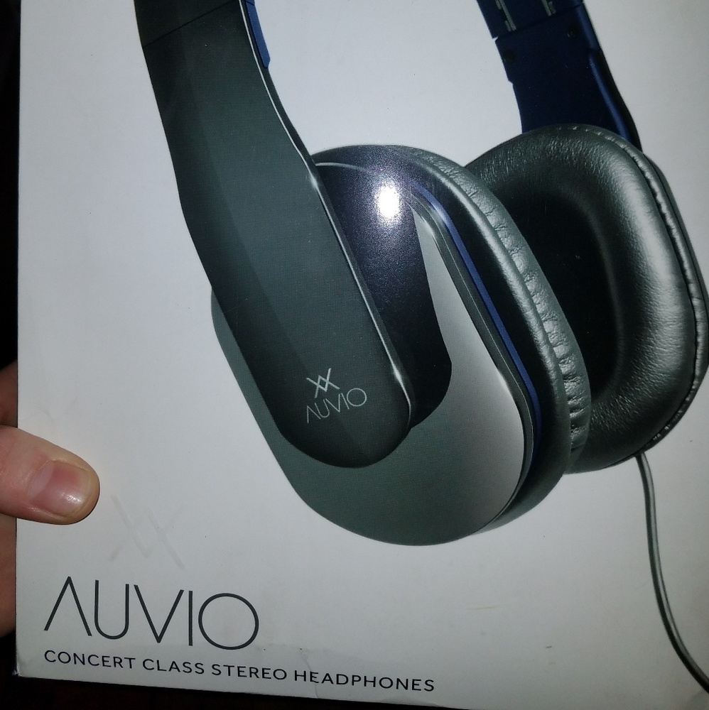 Auvio headphones